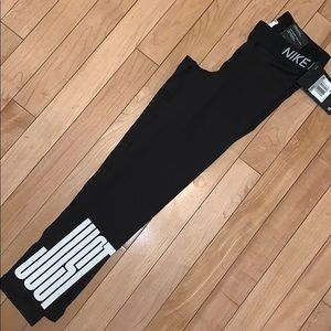 NIKE PRO CROPPED LEGGINGS!! NWT!